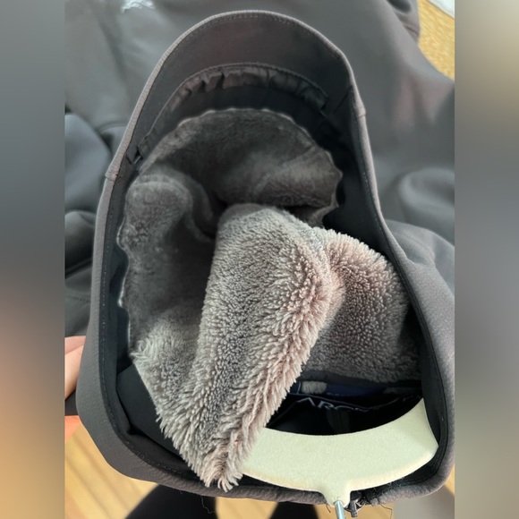 Arc’teryx Shell Jacket - Picture 2 of 6